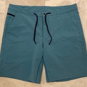 Lululemon Athletica like new Men’s teal shorts.
